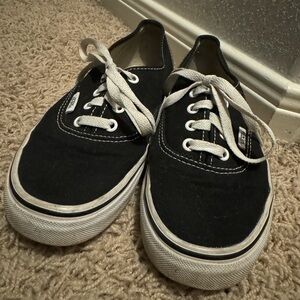 Black and white women’s vans size 7